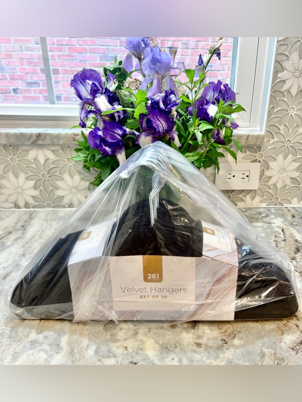 🖤 NWT Velvet Hangers